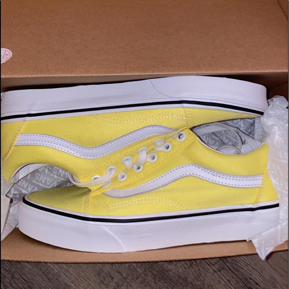 Old Skool vans never worn still in box!